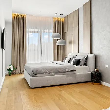 One Verdi Luxury Apartment *