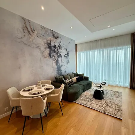 One Verdi Luxury Apartment *